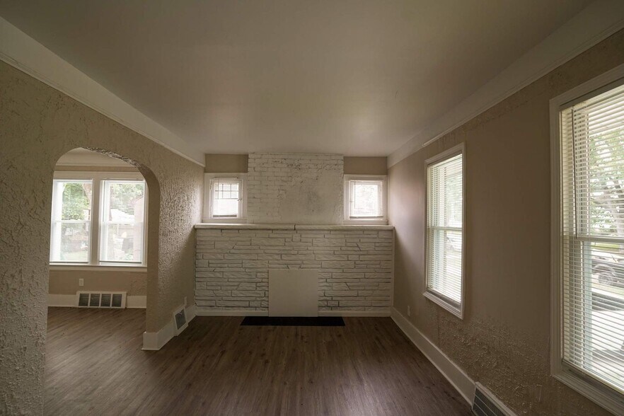 Building Photo - Fully Renovated 3-Bedroom Home – Move-In R...