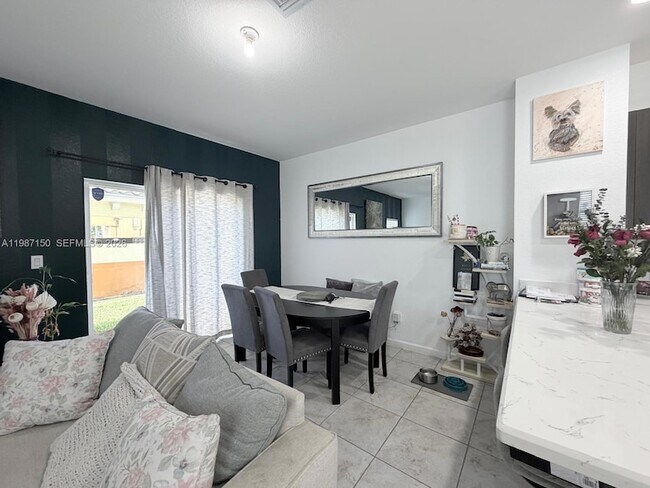 Building Photo - 4002 NW 11th Ct