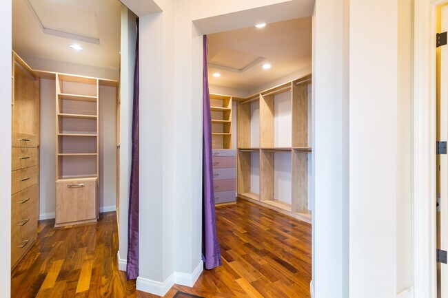 Building Photo - Loma Portal Craftsman with Views