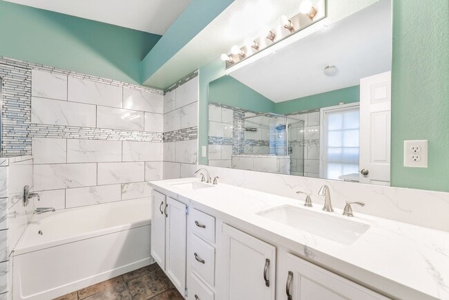 Building Photo - Spacious Single-Story Living with Oversized Lot and Dual Living Areas!