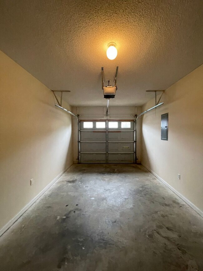 Building Photo - 135 S Spring View Dr