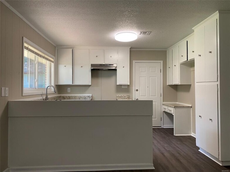 Building Photo - 306 Oakwild Dr