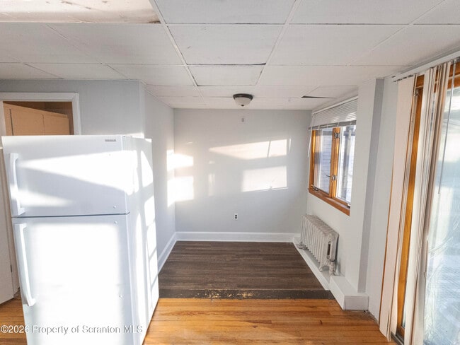 Building Photo - 418 W Market St