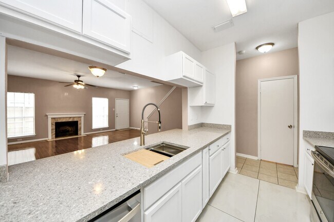 Building Photo - 3218 Holly Hall St