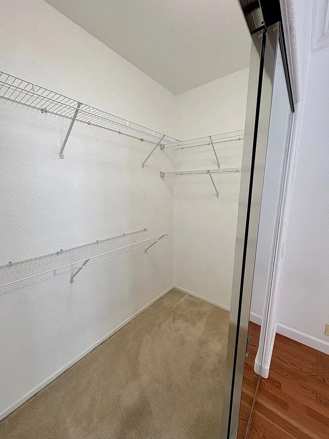 Building Photo - UNIT 102