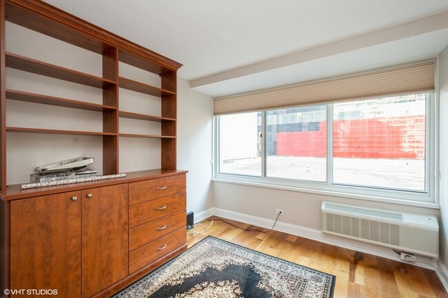 Building Photo - 211 E Ohio St