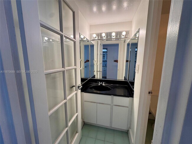 Building Photo - 2899 Collins Ave