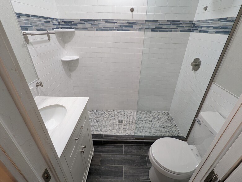 Guest Bath - 8513 J R Manor Drive