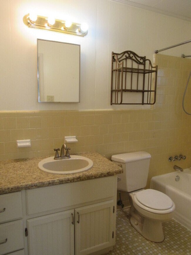 Building Photo - Nice brick home in Molino.