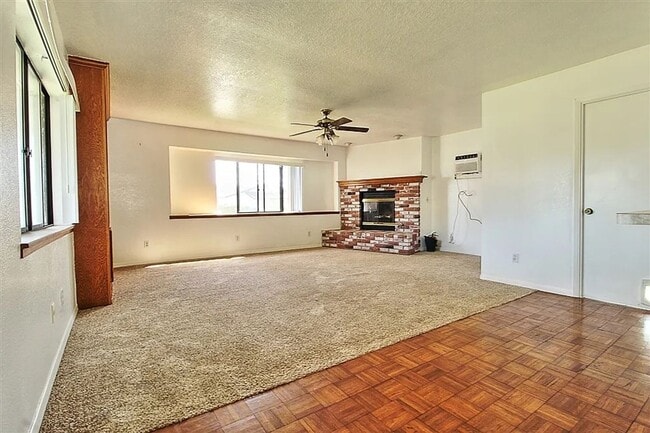 Building Photo - 3BD/2BA HOME AVAILABLE IN NORTH CLAIREMONT ONLY $4,495!