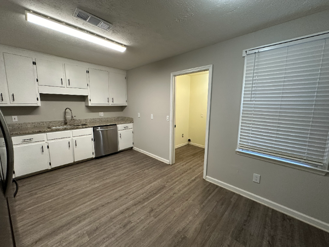 Building Photo - 2 Bedroom, 2 bath condo fourplex in Lawren...