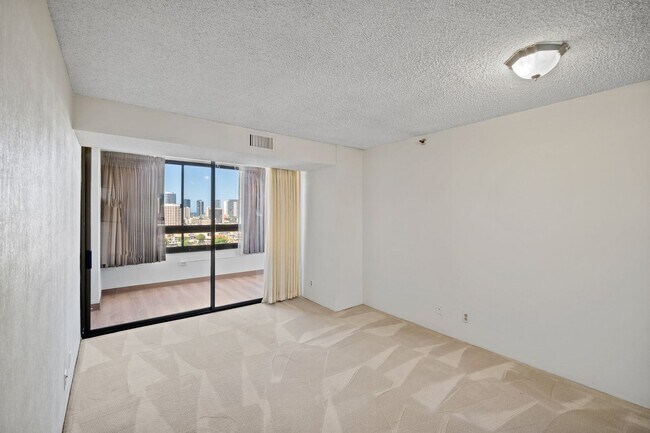 Building Photo - Spacious 2 Bedroom, 2 Bath with 2 Assigned Parking Stalls!