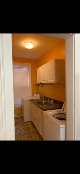 Building Photo - 17 Pearl St