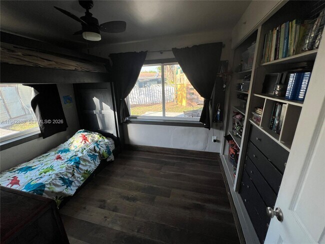 Building Photo - 8801 SW 42nd St