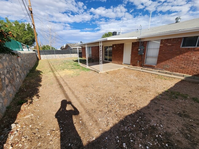 Backyard - 5109 Bastille Ave