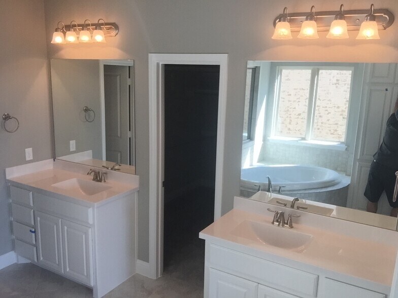 Master Bath - 1209 4th St