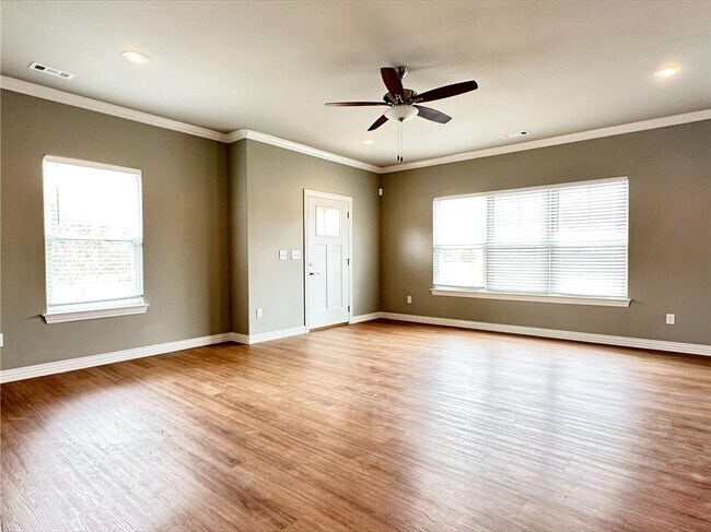 Building Photo - 2085 N Penelope Ln