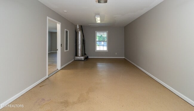 Building Photo - 4622 Ventura Dr