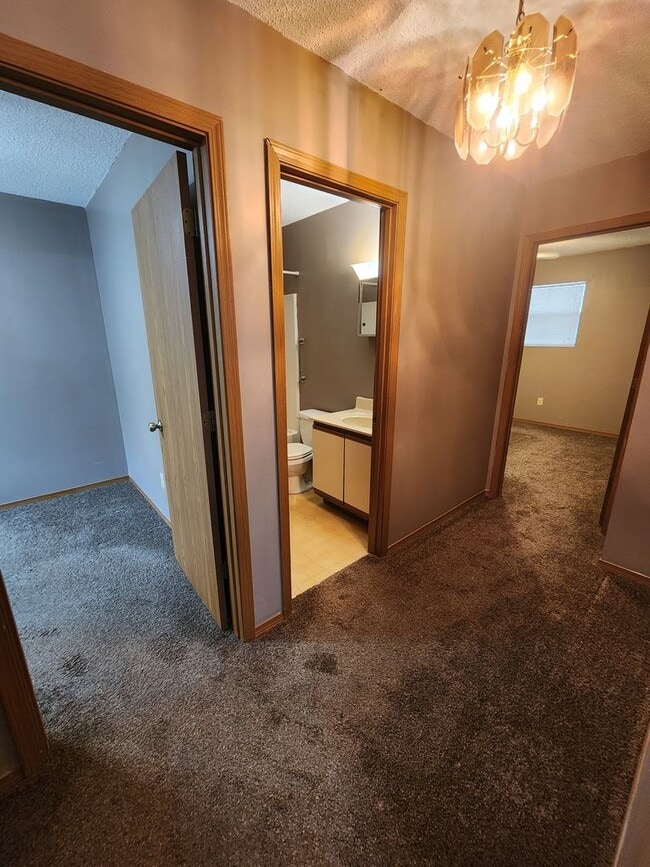 Building Photo - 1005 W Cherry St