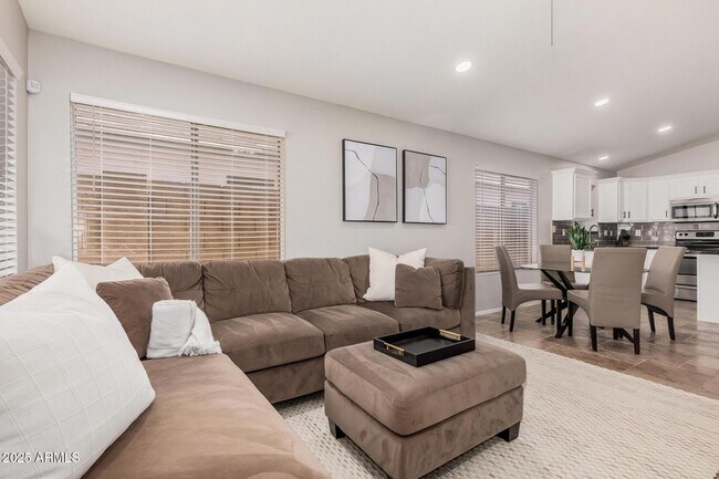 Building Photo - 4632 E Mossman Rd