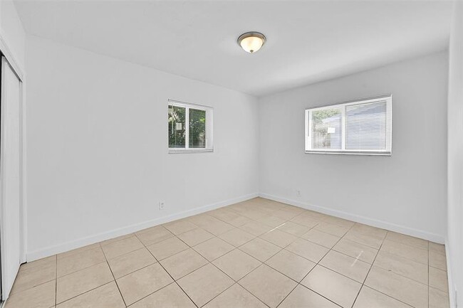 Building Photo - 6421 SW 16th St