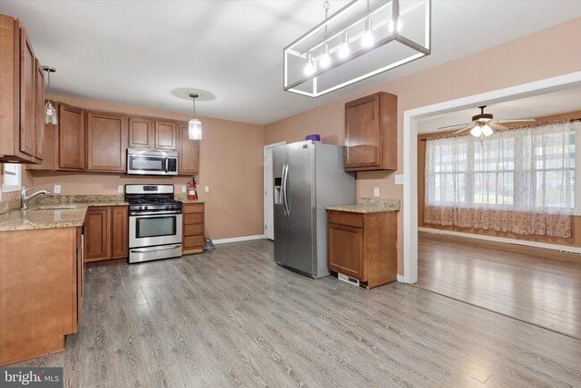 Building Photo - 334 N Oakland Ave