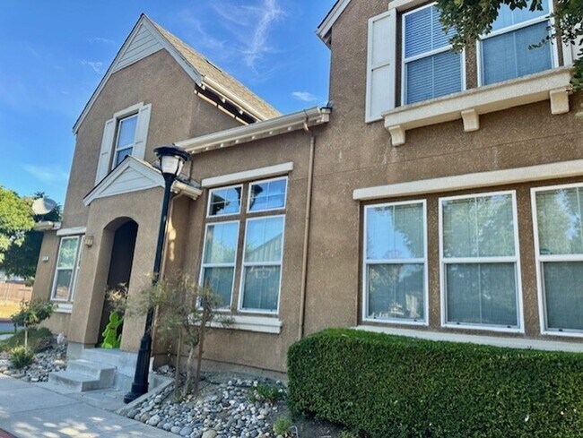 Primary Photo - Beautiful Newer Home, Very Clean- Move In ...