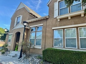 Building Photo - Beautiful Newer Home, Very Clean- Move In ...