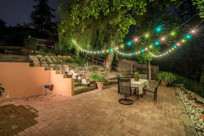 Building Photo - 5734 Fairview Pl