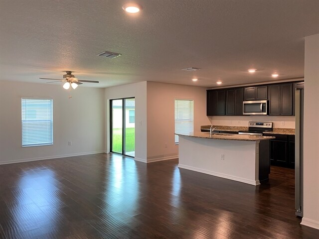 Building Photo - 1116 Brenton Leaf Dr