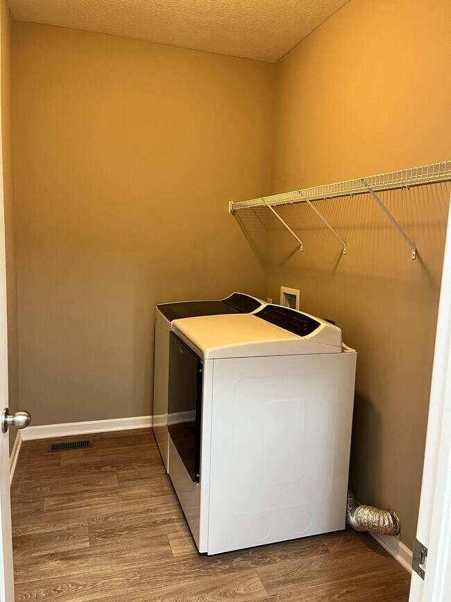 Building Photo - 165 Saddlebred Cir