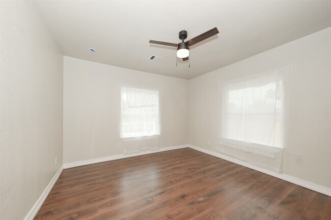 Building Photo - 9305 Kentshire Dr