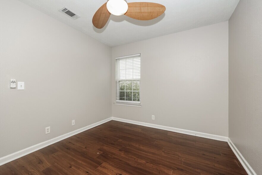 Building Photo - 7551 W Winchester Dr