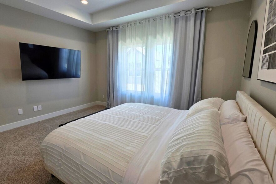 Building Photo - 8326 Curry Rd