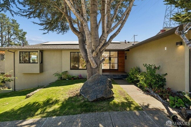 Building Photo - 1435 Lakeview Dr