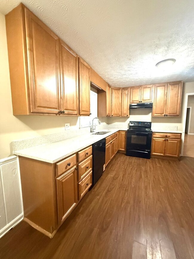 Building Photo - Ranch Home on large lot