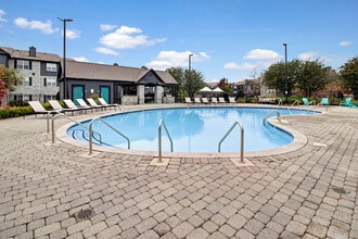Building Photo - z-042826-Stoneridge Farms at the Hunt Club Apartments
