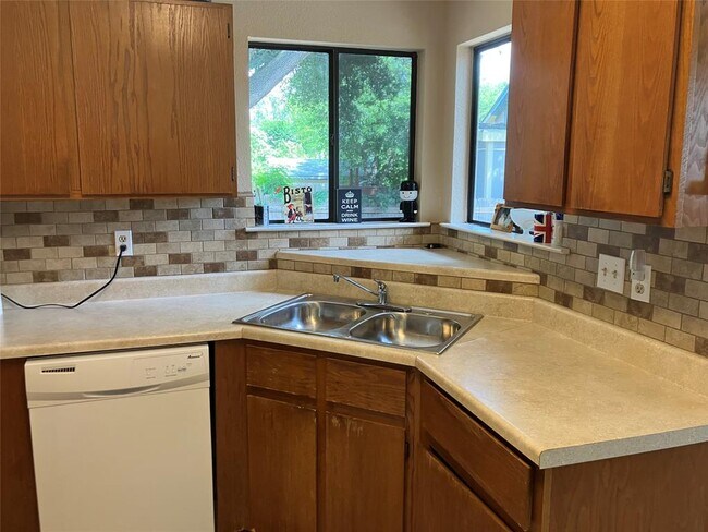 Building Photo - 904 Cottonwood Cove