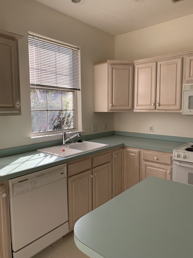 Building Photo - 576 Wildflower Trl