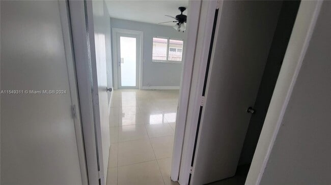 Building Photo - 730 NE 46th Ct