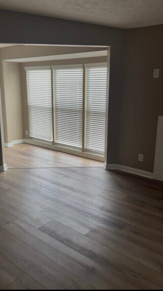 Building Photo - 4293 Parkview Ct
