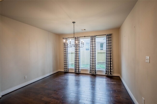 Building Photo - 111 Pinnacle Ridge Ct