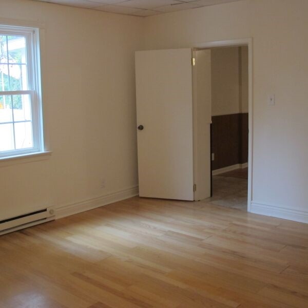 Side Apt - 1 Bedroom / 1 Bath - Coin-Op Laundry, Apartments, Townhouses