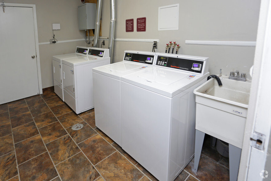 Laundry Room - Park Flats Apartments