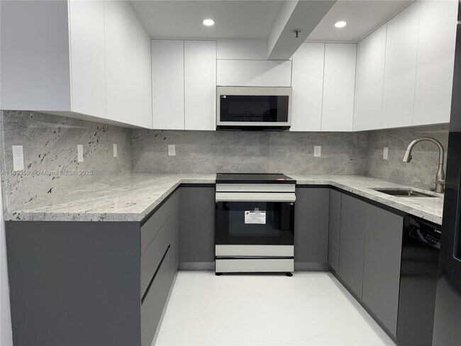 Building Photo - 210 174th St