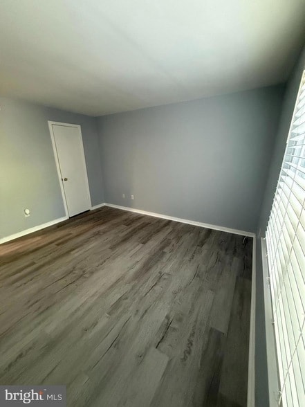 Building Photo - 313 Gregorys Way