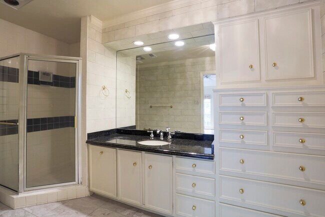 Building Photo - 9 Pine Forest Cir