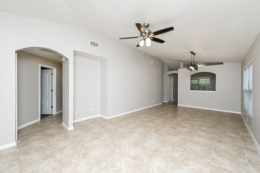 Building Photo - 18036 Birdwater Dr