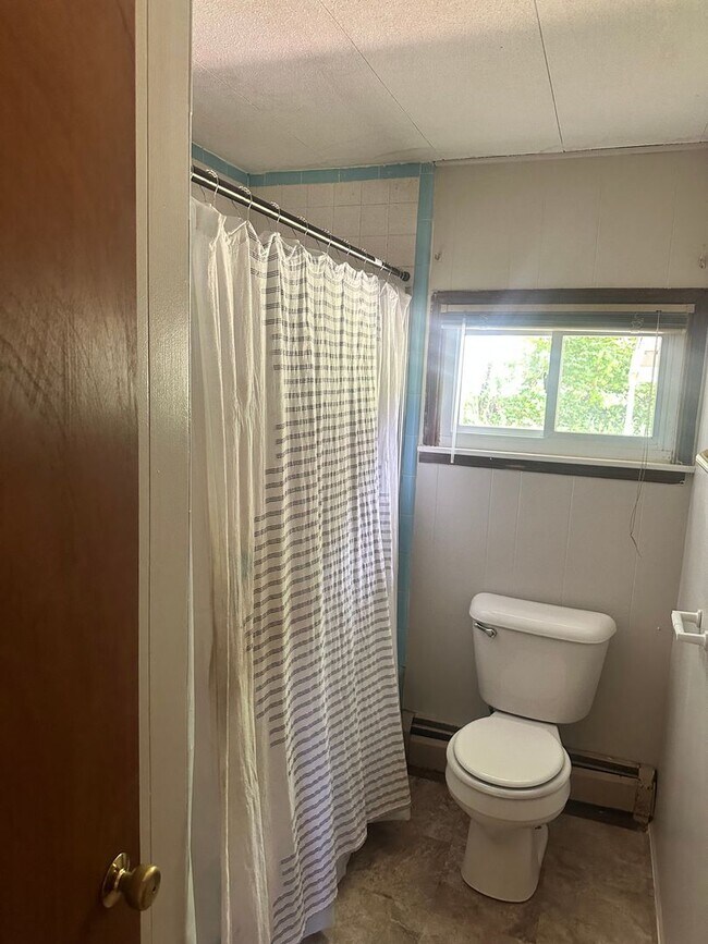 Building Photo - 3 Bed / 1.5 Bath Single-Family Home – Near Shippensburg Borough