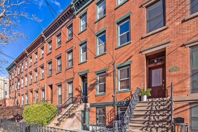 Building Photo - 138 Erie St